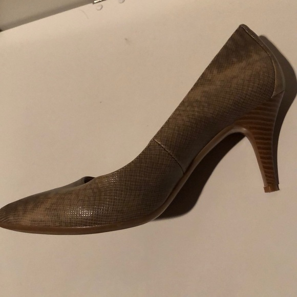 Calvin Klein heels - Picture 2 of 4